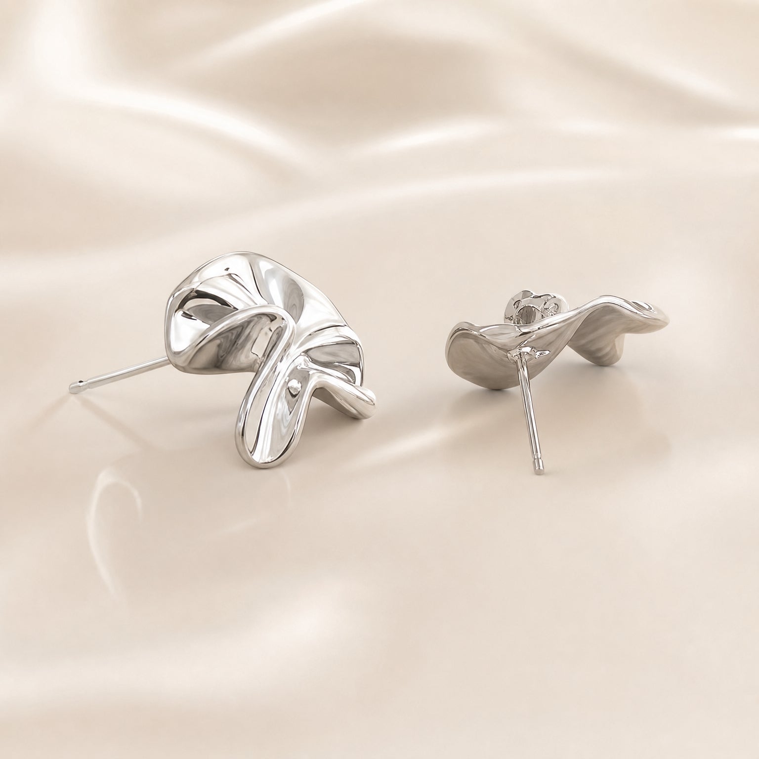 No.P002　FLOWER STUD EARRINGS