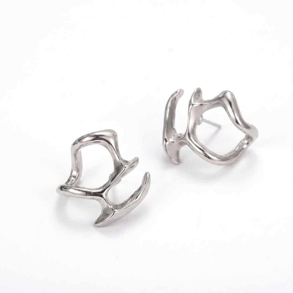 No.P003 Serene Curve Earring