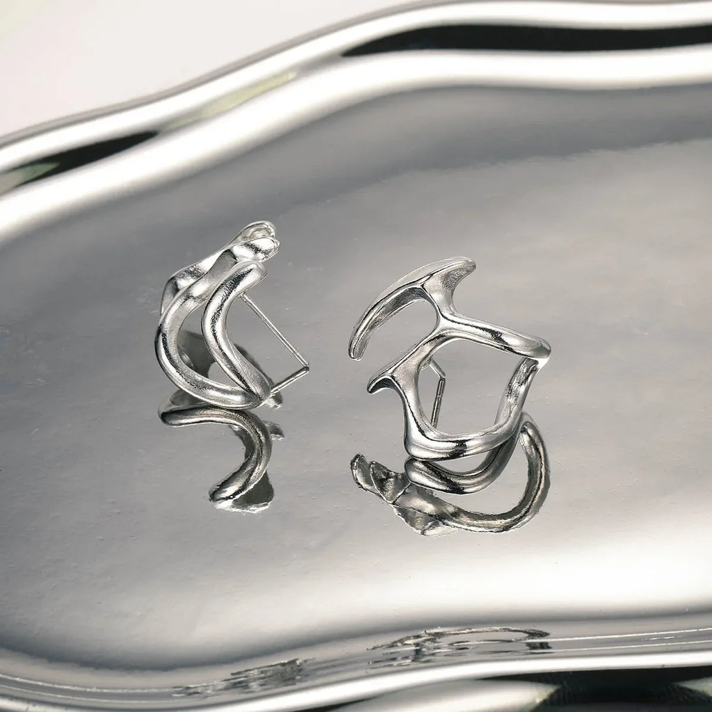 No.P003 Serene Curve Earring